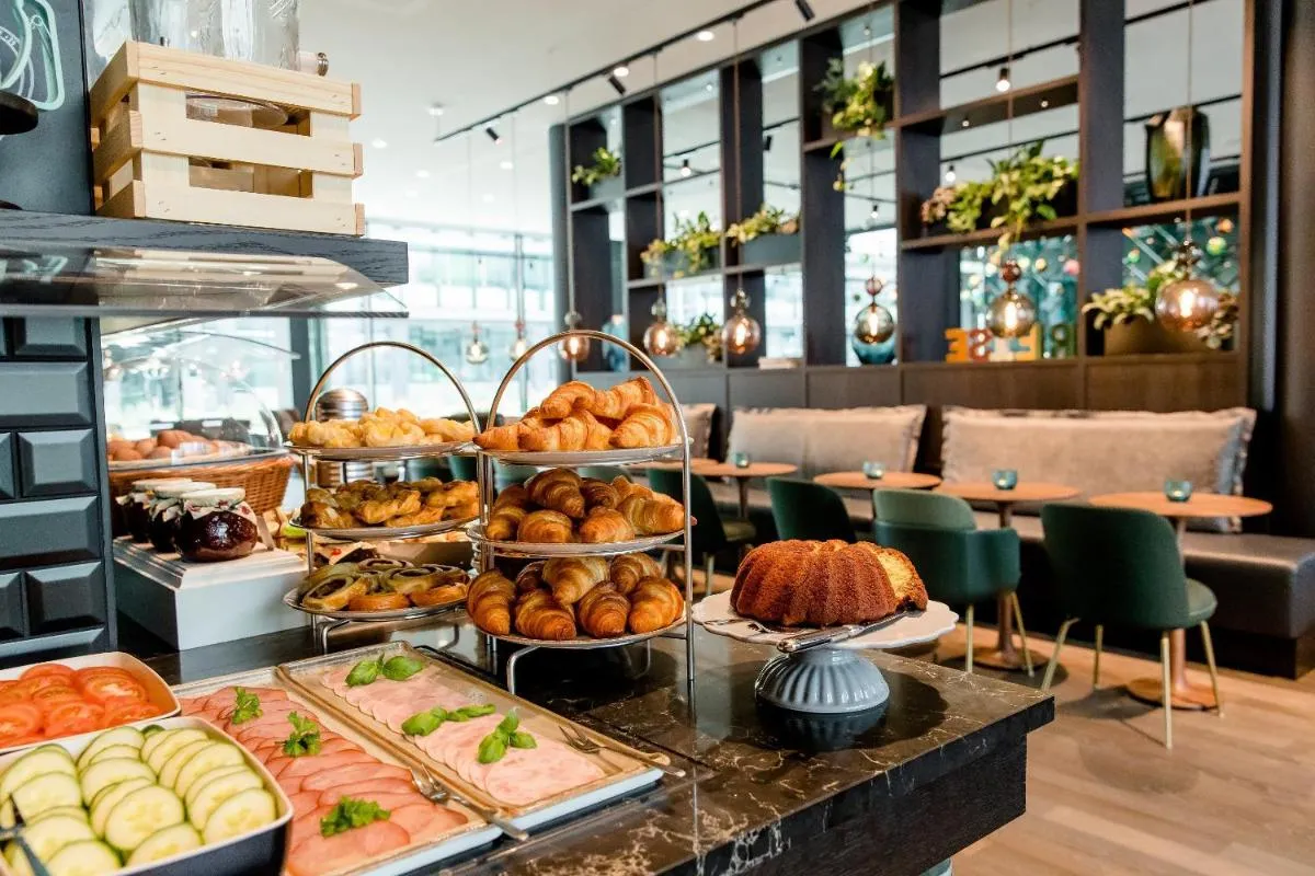 Image 3 of Motel One Stuttgart-Hauptbahnhof