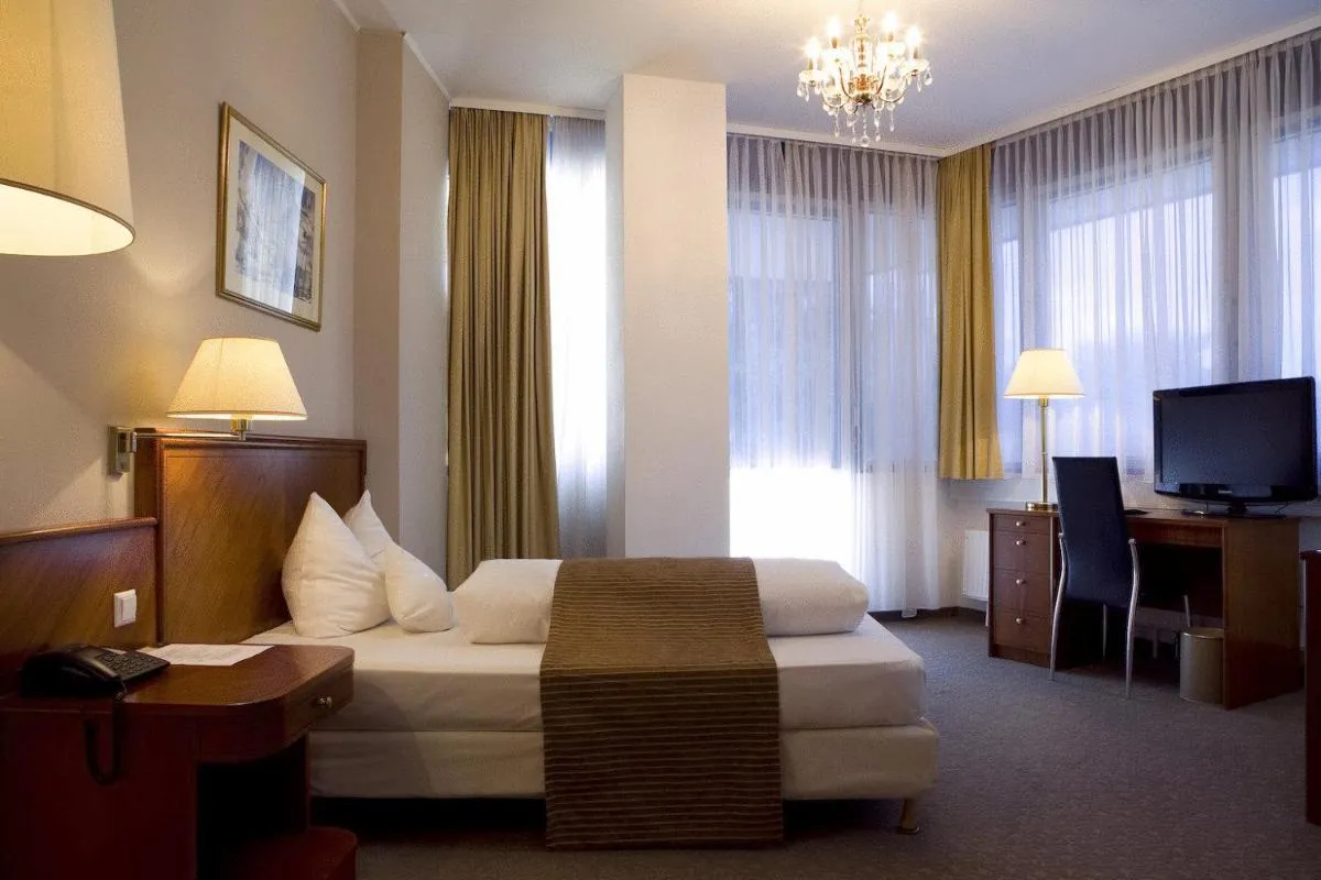 Image 2 of ROSS Hotel