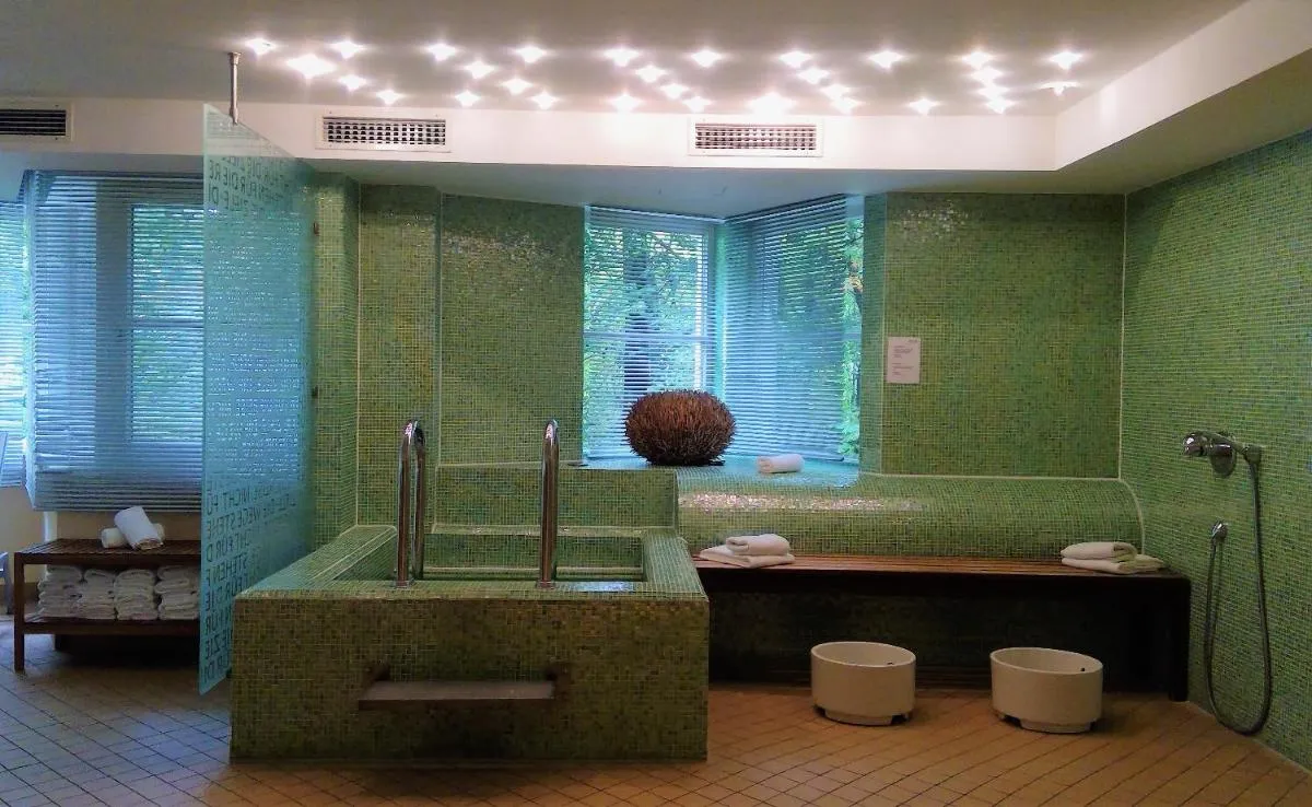 Image 2 of relexa Waldhotel Schatten Stuttgart